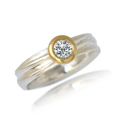 Fine jewellery inspired by nature handmade from precious metals and gemstones