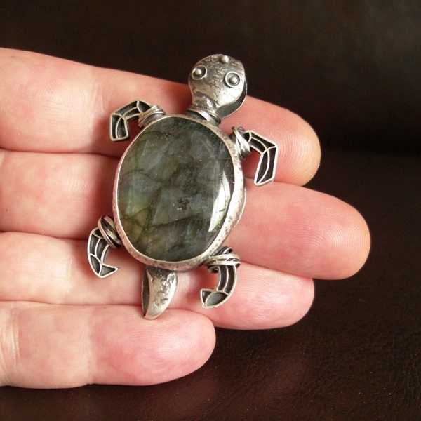 Tycjan | Silver Labradorite Turtle Pendant