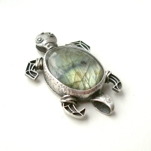 Tycjan | Silver Labradorite Turtle Pendant